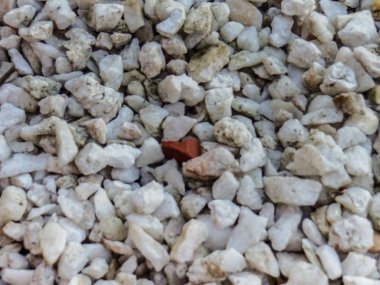 Doku beyaz küçük taş