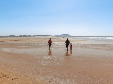 iki anne ve iki kızı sadece üç kişi