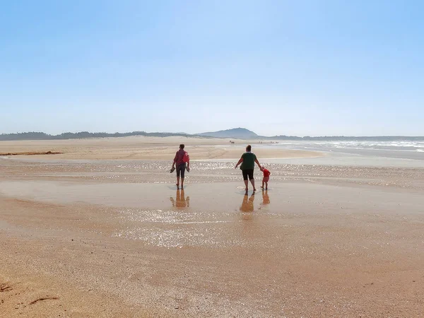 iki anne ve iki kızı sadece üç kişi