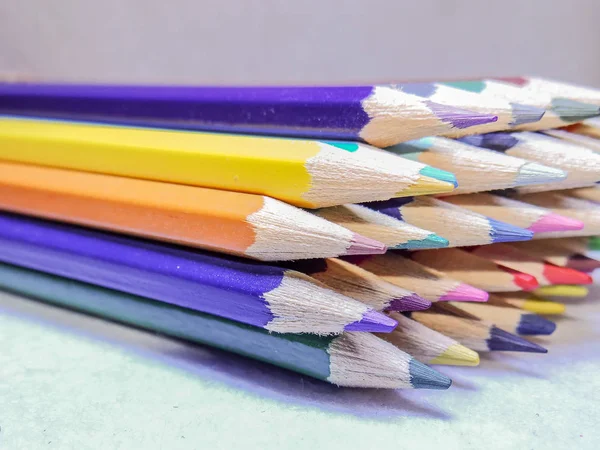 Eine Handvoll Buntstifte Die Darauf Warten Benutzt Werden — Stockfoto