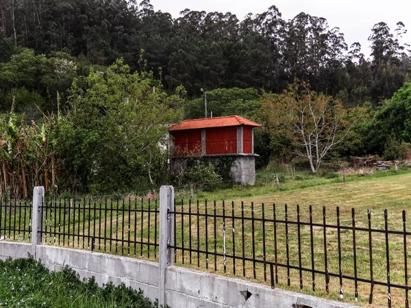 Ένα Ανακαινισμένο Horreo Που Φαίνεται Στο Δρόμο — Φωτογραφία Αρχείου