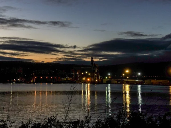 フェロール河口に到着した夜明け — ストック写真