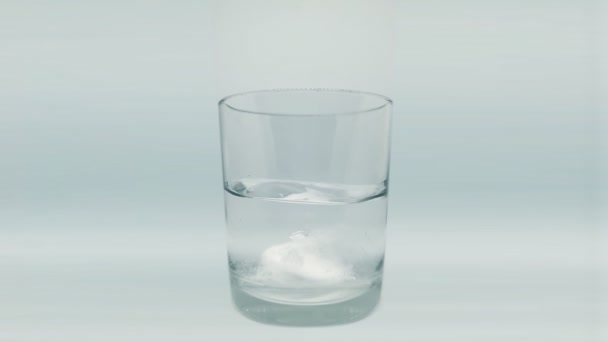 Dissolving Tablets Glass Water — Stock Video