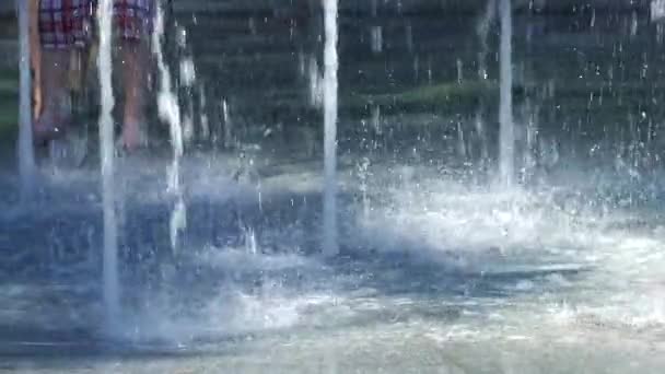 Children Bathe Fountain — Stock Video