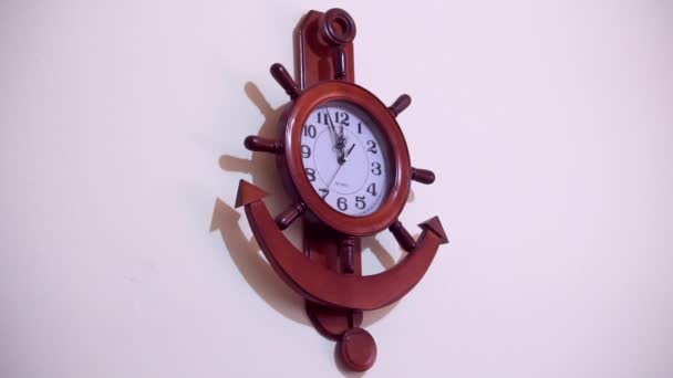 Orologio appeso al muro