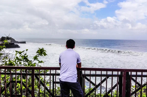 Man White Polo Shirt Standing View Travel Bali — Stock Photo, Image