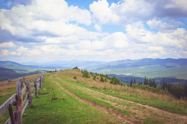 Dağlara giden uzun bir yol