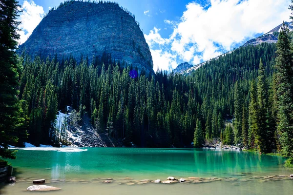 Beehive on Agnes lake lake near lake louise — Stock Photo, Image