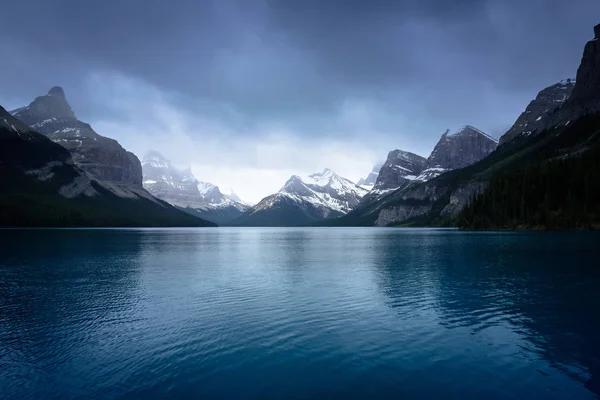 Maligne-tó perspektívája — Stock Fotó