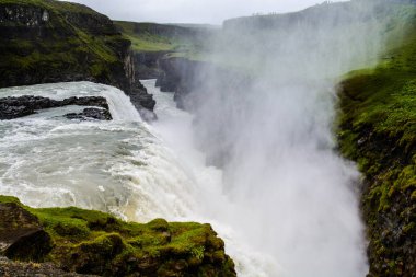 Gullfoss şelale ve kanyon altın circl bir parçasıdır
