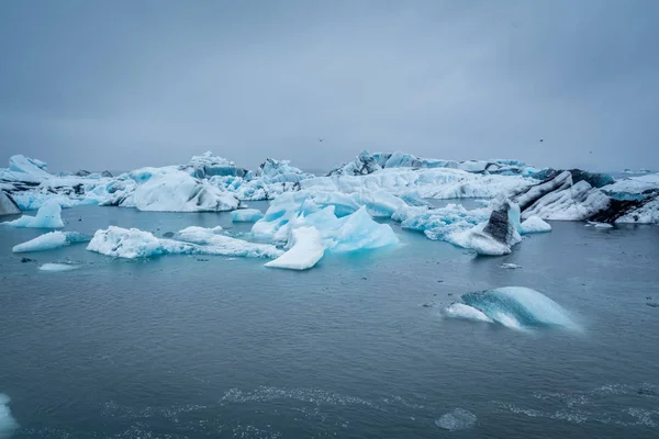 Iceberg floating on the Jokulsarlon laguna — Stock Photo, Image