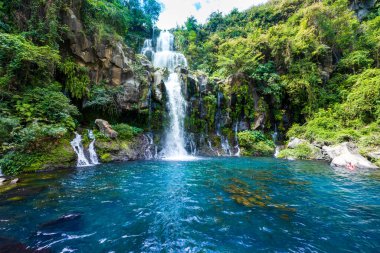 La Reunion adasındaki Egret havzası şelalesi.