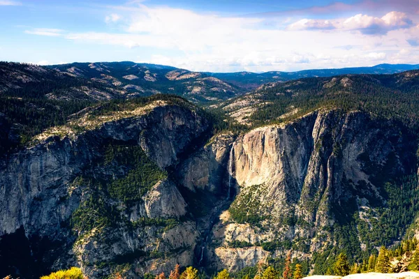 Yosemite Tal Mit Oberen Und Unteren Wasserfällen Von Sentinel Aus — Stockfoto