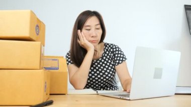 Asyalı kadın, evde, Asya kadın çalışma evde çalışan iş başlatmak iş Online, KOBİ, teslim proje, için kadın Online iş veya KOBİ.