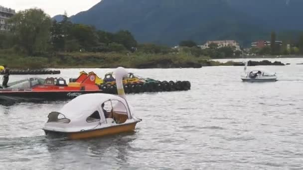 Yamanashi Japan Oktober 2016 Schwan Tretboote Auf Dem See Erholung — Stockvideo