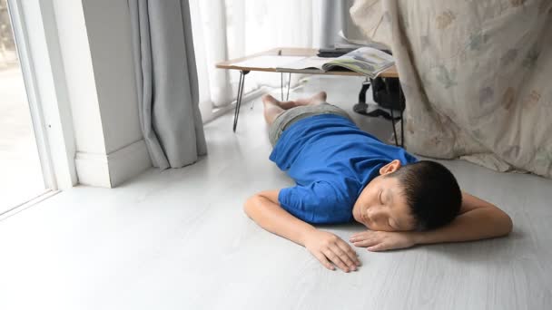 Madre Brink Manta Para Dormir Chico Suelo — Vídeos de Stock