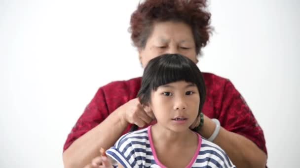 Asiática Sénior Mujeres Trenzas Nieto Cabello Familia Estilo Vida Casa — Vídeo de stock