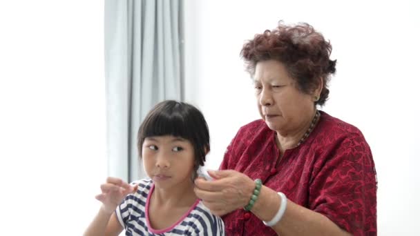 Asiática Sénior Mujeres Trenzas Nieto Cabello Familia Estilo Vida Casa — Vídeos de Stock