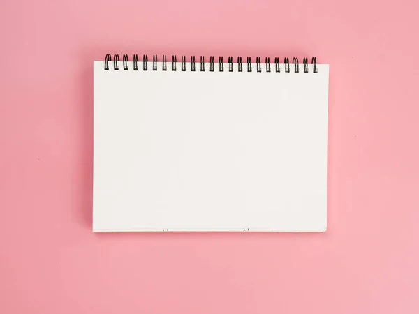 Cuaderno Blanco Sobre Fondo Rosa — Foto de Stock