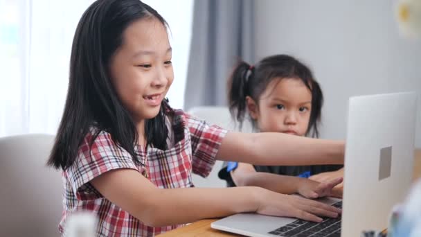 Happy Asian Girls Using Laptop Home Kid Lifestyle Concept — Stock Video