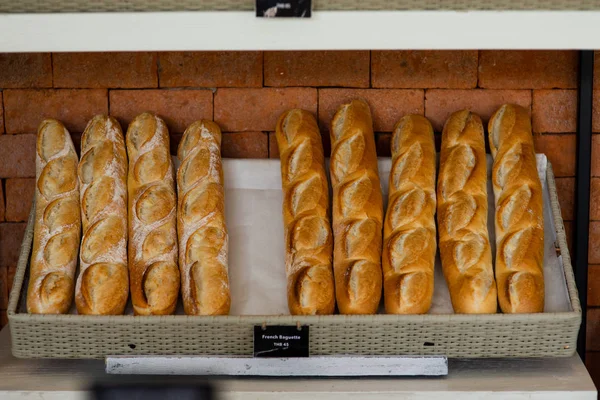 Francese Baguette Sullo Scaffale Pronto Vendita Concetto Business — Foto Stock