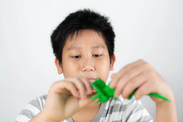 Glad Asiatiska Preteen Pojke Spela Degen Hemma — Stockfoto