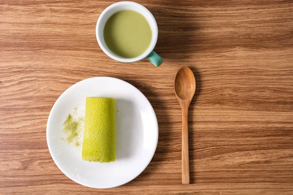 Groene Thee Cake Met Warme Drank Van Matcha Houten Tafel — Stockfoto