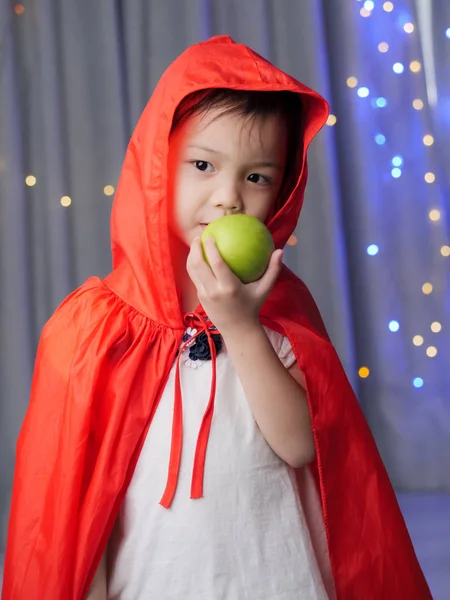 Asian Girl Red Hooded Holding Green Apple Fairy Tale Concept — Stock Photo, Image