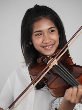 Keman, yaşam kavramı oynamak güzel Asyalı kadın.