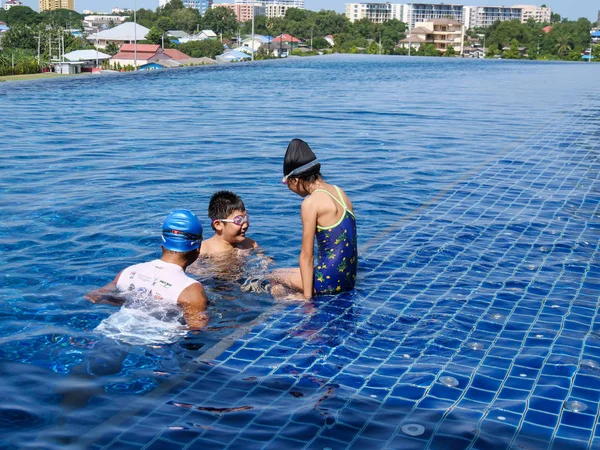 Prachubkirikhan Thajsko Října 2018 Bez Názvu Plavecký Trenér Učí Své — Stock fotografie