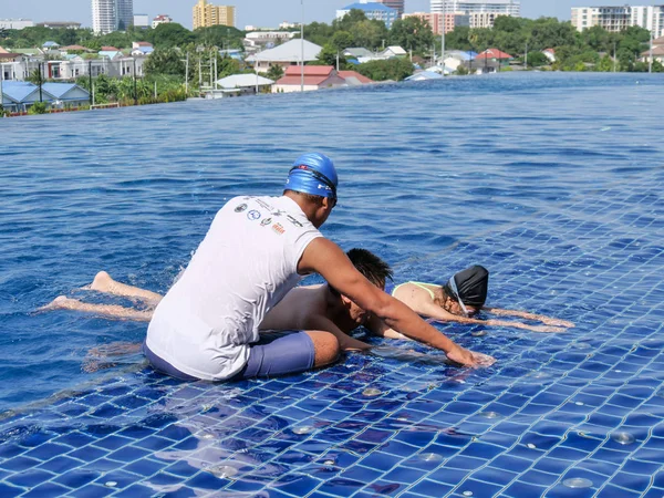 Prachubkirikhan Tajlandia Października 2018 Bez Tytułu Pływanie Trener Nauczania Jego — Zdjęcie stockowe