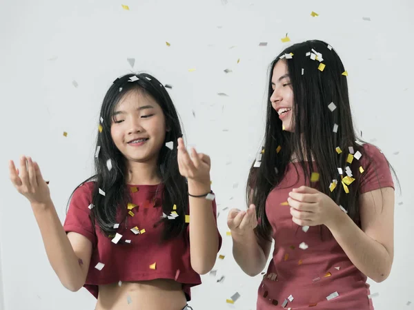 Feliz Asiática Adolescente Niñas Con Purpurina Cayendo Abajo Estilo Vida — Foto de Stock
