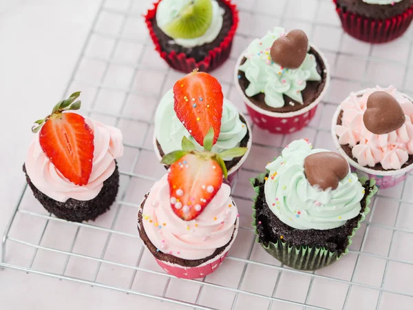 Cupcakes Frutas Mesa Mármol Espacio Para Copiar — Foto de Stock