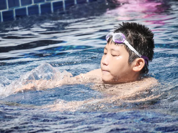 Asian Boy Wearing Goggles Swimming Pool Sunny Day — Stock Photo, Image