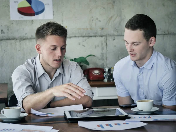 Opstarten Teamwork Brainstormen Vergadering Concept Jonge Business Team Deelt Wereld — Stockfoto
