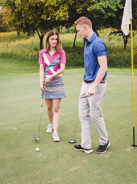 Couple Golfeur Jouant Sur Green Fee Concept Lifesytle — Photo