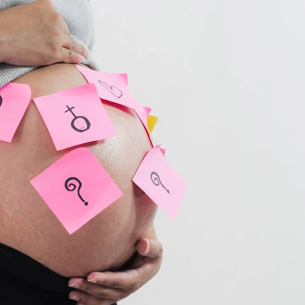 Parte Corpo Barriga Grávida Com Notas Rosa Pegajosas Fundo Branco — Fotografia de Stock