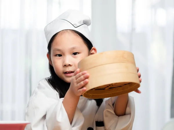 Счастливый Азиатский Ребенок Играющий Шеф Повара Дома Концепция Детского Образа — стоковое фото