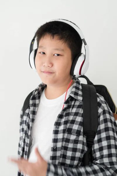 Motion Blur Happy Asian School Boy Usando Fone Ouvido Mochila — Fotografia de Stock