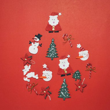 Kırmızı bir arka plan üzerinde kabarcık şeklinde Noel nesneler düzenlendiği.