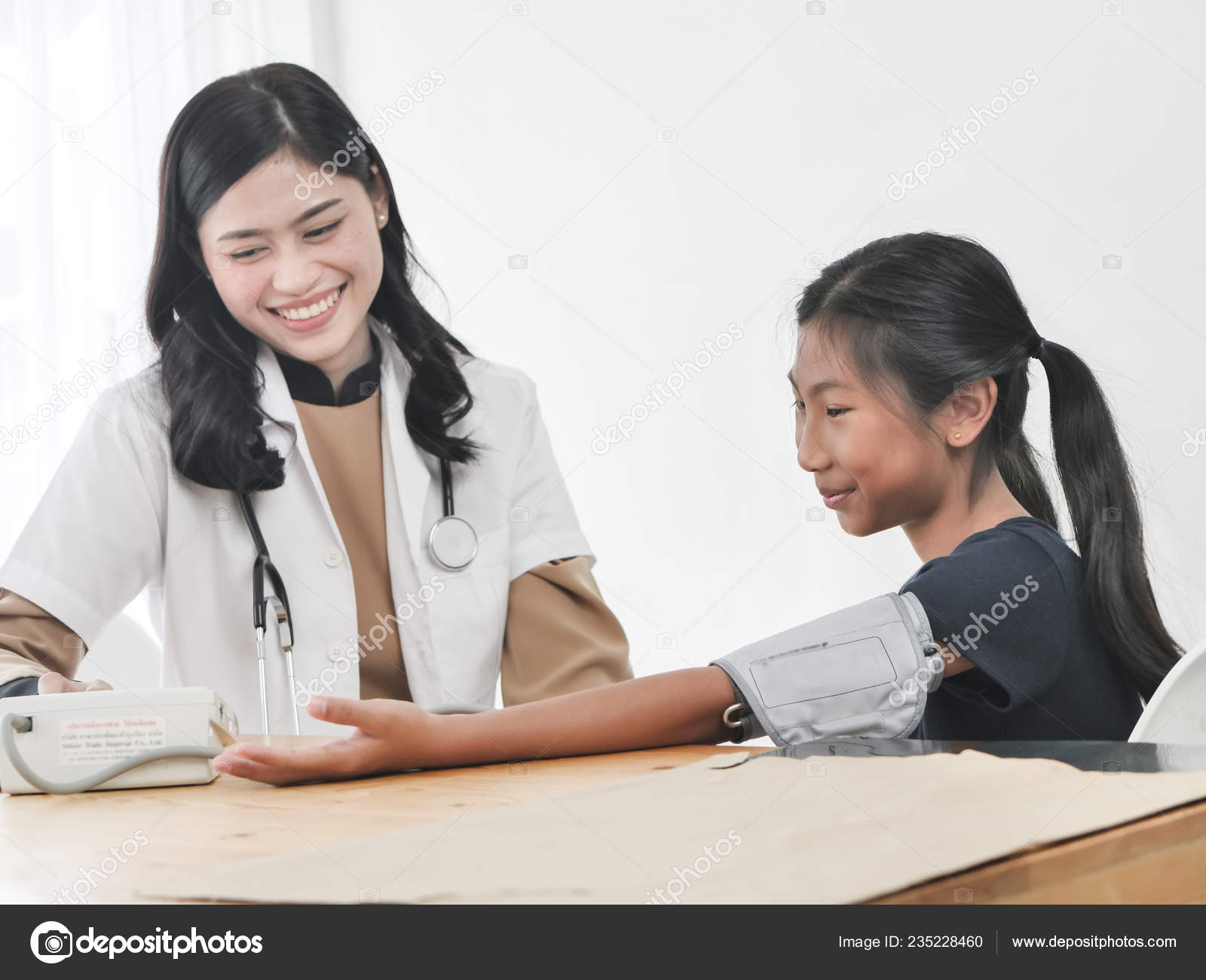 Dělají studenti medicíny sester