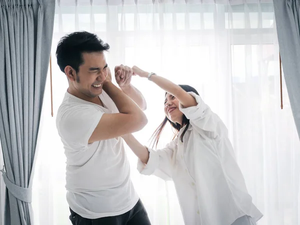 Mujer Asiática Luchando Con Marido Infiel Concepto Problema Pareja Desenfoque — Foto de Stock