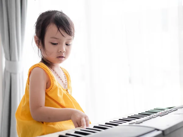 Asian Girl Playing Keyboard Piano Window Home — Stock Photo, Image