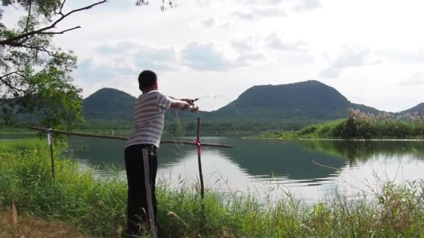 Preteen Ragazzo Godendo Imparando Nuove Abilità Pesca Hua Hin Thailandia — Video Stock