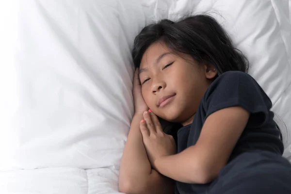 Happy Asian Girl Sleeping Bed Copy Space — Stock Photo, Image