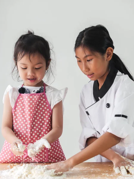 Азиатские Дети Учатся Печь Пиццу Хлеб Концепция Образа Жизни — стоковое фото