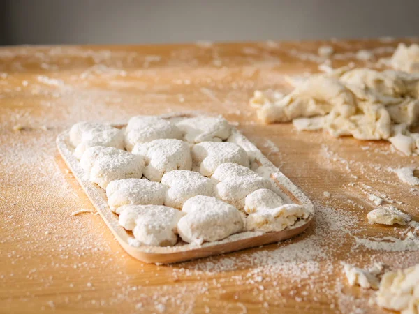 Råa Hembakat Bröd Eller Donut Försök Bord — Stockfoto