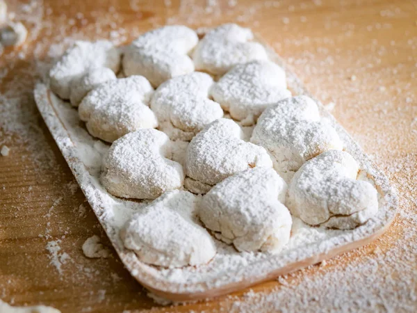 Råa Hembakat Bröd Eller Donut Försök Bord — Stockfoto