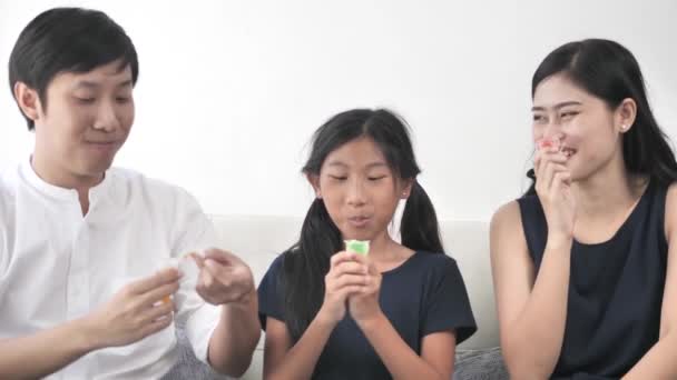 Feliz Asiática Dulce Jellys Juntos Casa Estilo Vida Concepto — Vídeos de Stock