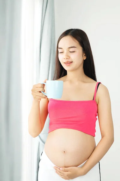 Азиатская Беременная Женщина Пахнущая Алкоголем Руке Концепция Образа Жизни — стоковое фото